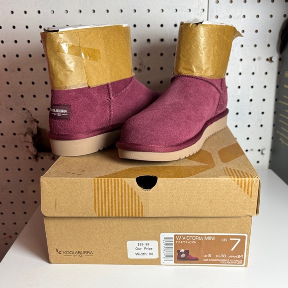 Koolaburra Shoes - Koolaburra UGG Victoria Mini Ankle Boots in Burgundy and Tan